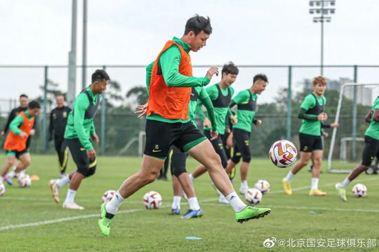玩3p我被两个男人夹在中间