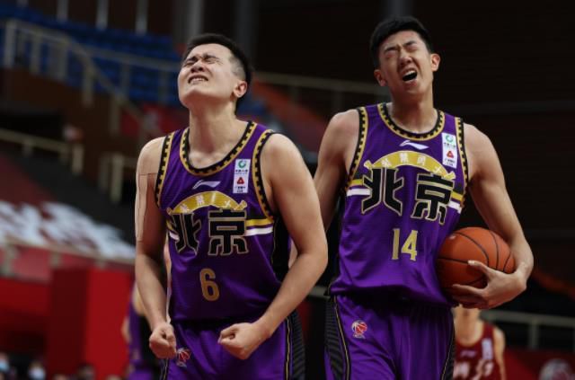 日本无翼乌全彩j奶无遮挡漫