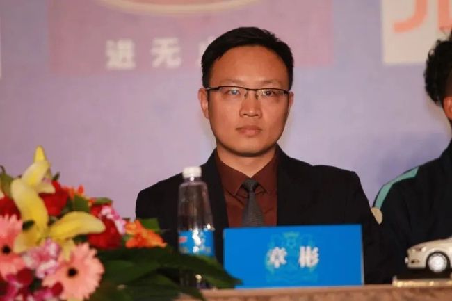 亚洲三级在线视频